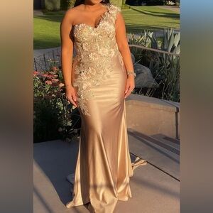 Elegant One-Shoulder Evening Gown